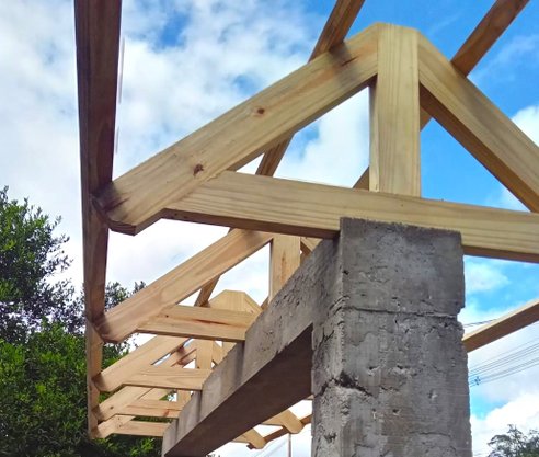 KIT 3 peças de Treliça para cobertura ou pequenos telhados de madeira Pinus tratado 1,0x0,50 metros