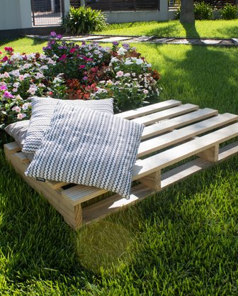Palete para montagem de mobiliário ou jardim de madeira Pinus tratado 70x120 centímetros