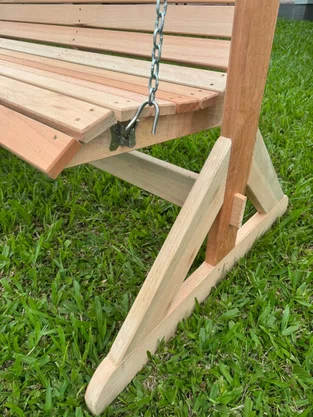 Pérgola com banco balanço para jardim de madeira Eucalipto natural 1,70x1,0 metro - Modelo Tannat
