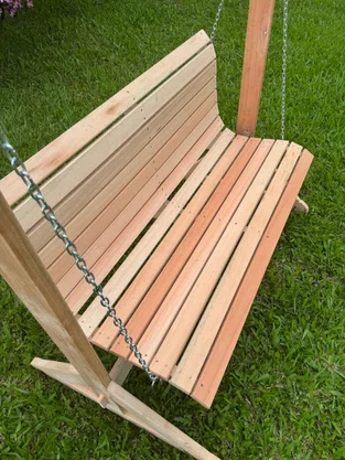 Pérgola com banco balanço para jardim de madeira Eucalipto natural 1,70x1,0 metro - Modelo Tannat