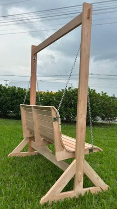Pérgola com banco balanço para jardim de madeira Eucalipto natural 1,70x1,0 metro - Modelo Tannat