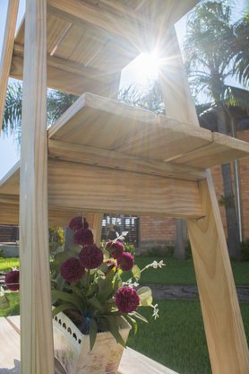 Prateleira tipo escada monta desmonta para jardim de Pinus tratado 1,76x1,0 metro