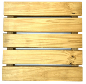 Deck de madeira Pinus tratado em módulo de 50x50 centímetros